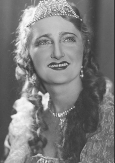 Показали професійні фото акторів луцького театру майже 100 років тому