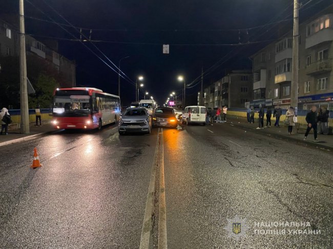 У Луцьку на Перемоги зіткнулося сім автівок. ФОТО