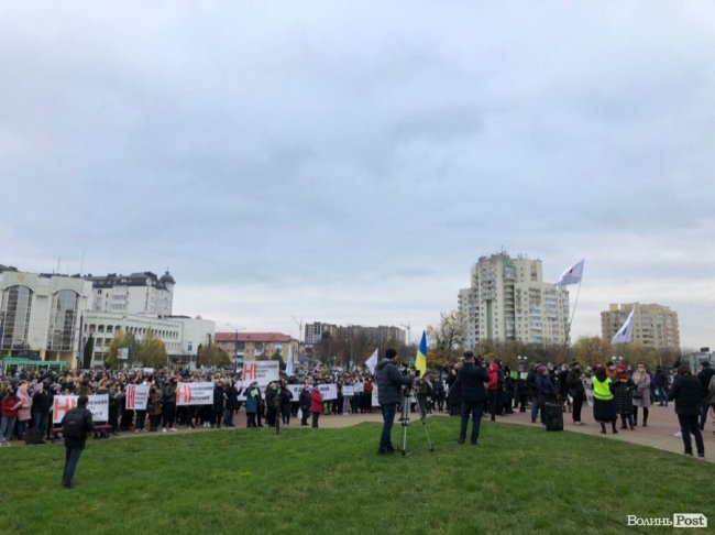 Як у Луцьку відбувався мітинг підприємців та про що говорили за зачиненими дверима. ФОТО 