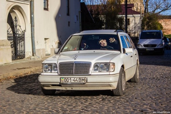 «Mercedes-тусовка» в Луцьку. ФОТО 