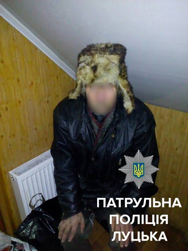 У Луцьку патрульні врятували від смерті бездомного