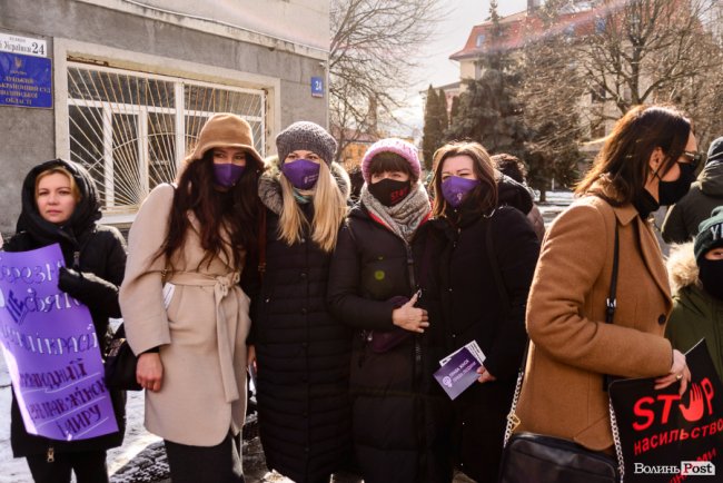 У Луцьку відбувся Марш жінок проти насильства. ФОТО