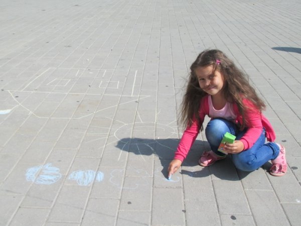 Луцькі діти малювали «мир». ФОТО