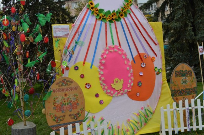 Центральну частину Ковеля прикрасили великодніми декораціями. ФОТО