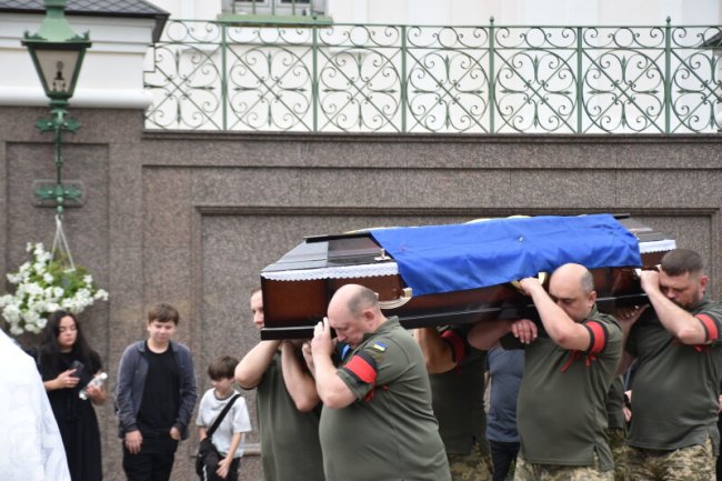 Луцька громада попрощалася з Героєм Андрієм Лящуком