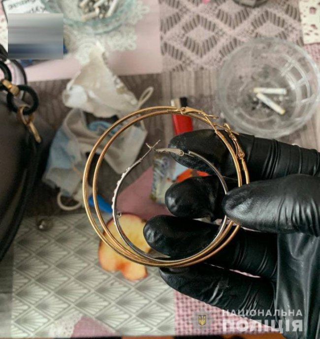 Двоє зловмисниць, мати і дочка, пограбували 65-річну лучанку. ФОТО