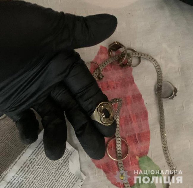 Двоє зловмисниць, мати і дочка, пограбували 65-річну лучанку. ФОТО