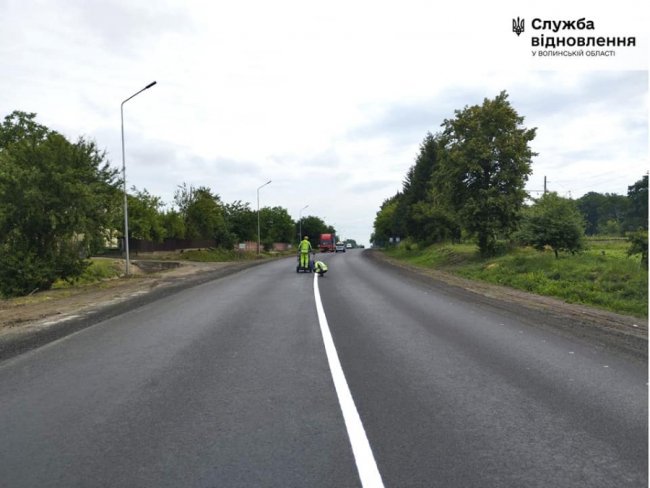 На трасі Луцьк – Ківерці завершують ремонт, нині наносять розмітку. ФОТО