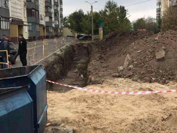 Чоловік упав в котлован, виритий комунальниками, і помер