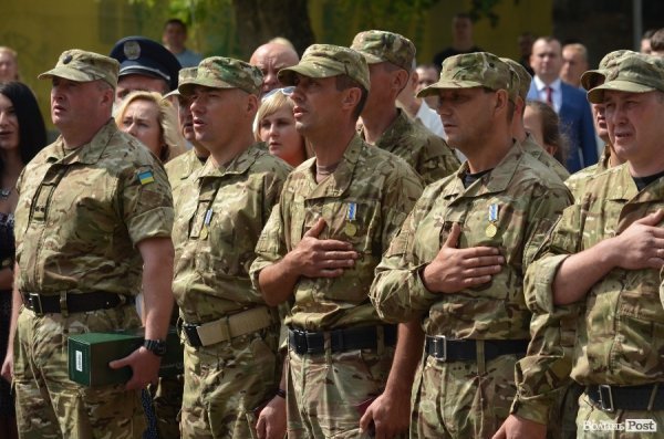 У Луцьку Яценюк нагородив бійців батальйону «Світязь». ФОТО