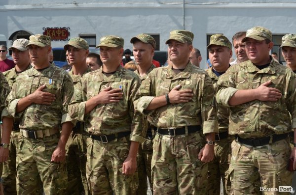 У Луцьку Яценюк нагородив бійців батальйону «Світязь». ФОТО