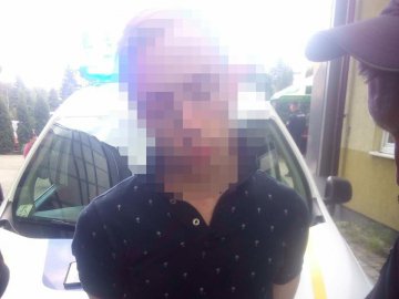 На Львівщині у піцерії неадекватний чоловік погрожував зброєю відвідувачам