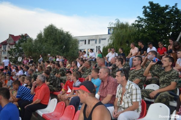 «Волинь» – «Шахтар»: як лучани вболівали на «Авангарді». ФОТО