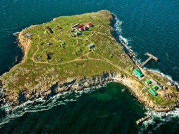 Росіяни зранку скинули фугасну бомбу на Зміїний