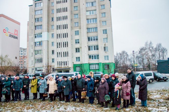 У Луцьку освятили хрест під будівництво дитячої церкви. ФОТО