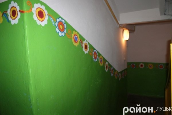 Лучани втомилися від сірості та розмалювали будинок неймовірними барвами