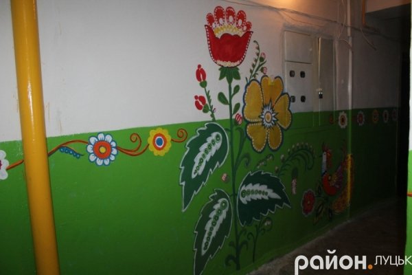 Лучани втомилися від сірості та розмалювали будинок неймовірними барвами