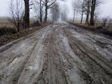 На волинських дорогах утворились «болотні пастки»