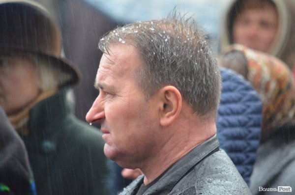 Луцьк попрощався з героєм АТО Віктором Мельничуком. ФОТО 