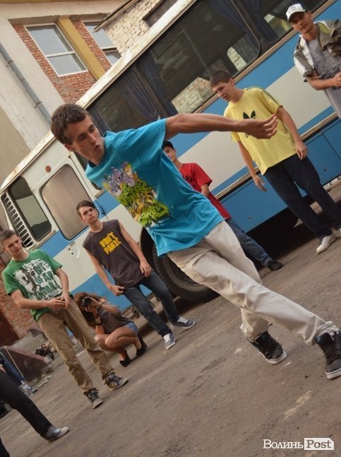 У центрі Луцька влаштували хіп-хоп вечірку. ФОТО  