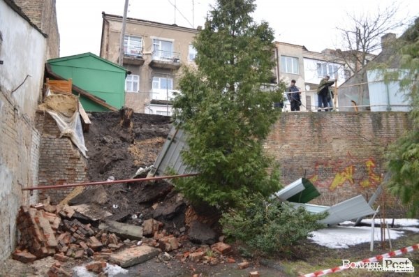 У центрі Луцька обвалилася стіна