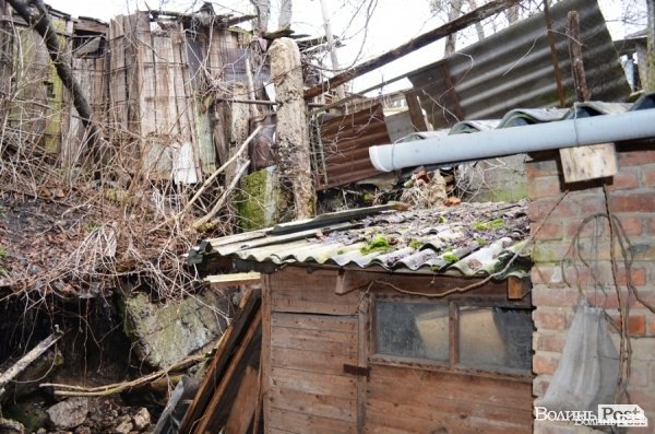 У центрі Луцька зруйнувалася ще одна підпірна стіна