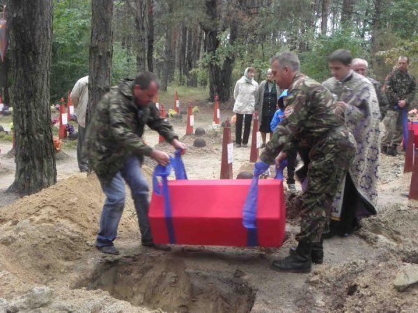 Приїхав із зони АТО, щоб поховати солдатів Другої світової війни. ФОТО