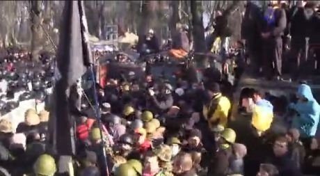 Фото сутичок під Верховною Радою
