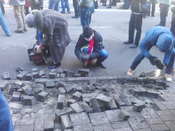 Фото сутичок під Верховною Радою