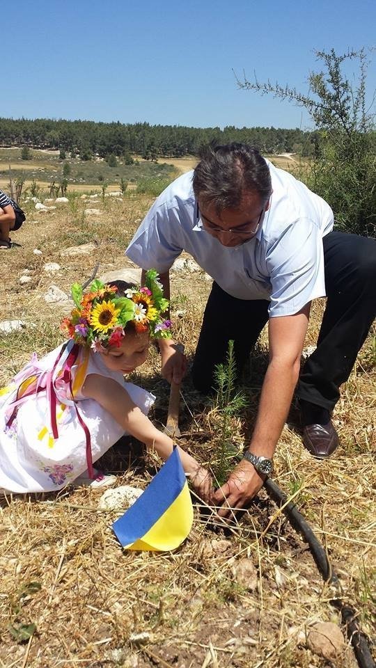 Фото з сторінки Роща Небесной Сотни / Sky Hundred Grove в Facebook
