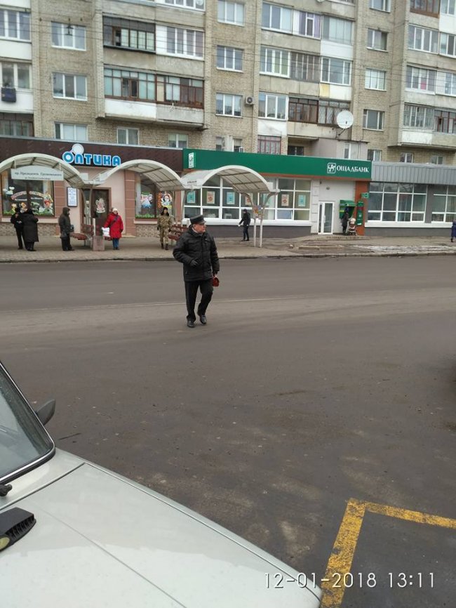 Запам’ятайте їх живими: у Луцьку просять впізнати «безсмертних» пішоходів