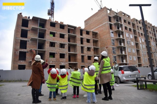 Маленьким лучанам влаштували екскурсію на будівництво ЖК «Супернова»*