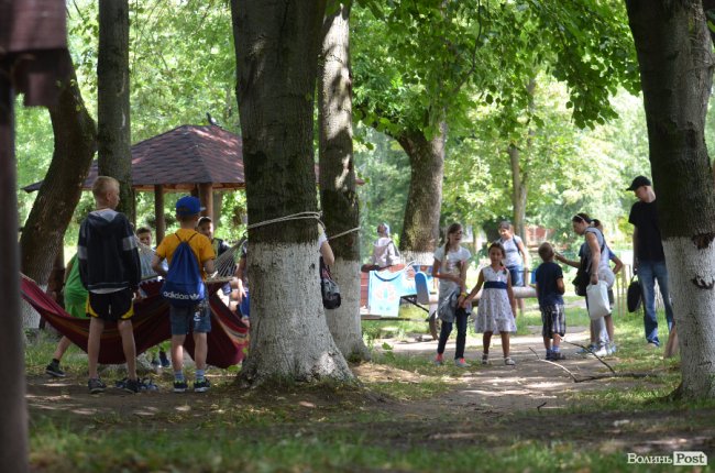 Дітям атовців влаштували екскурсію Луцьким зоопарком