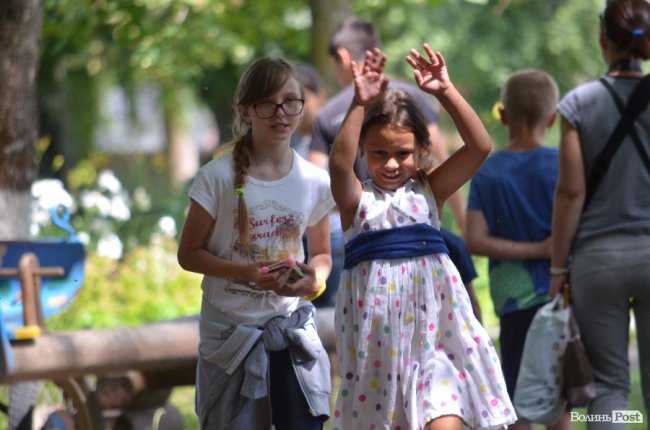 Дітям атовців влаштували екскурсію Луцьким зоопарком