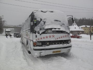 Негода завадила автобусам, які їхали до Луцька