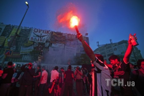 У Туреччині поліція розганяла людей сльозогінним газом. ФОТО. ВІДЕО