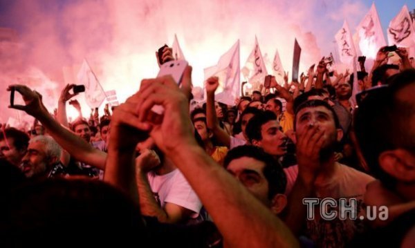 У Туреччині поліція розганяла людей сльозогінним газом. ФОТО. ВІДЕО