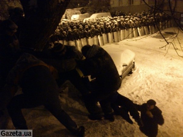 Штурм барикад Євромайдану. ФОТО. ВІДЕО