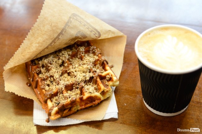 Бельгійська вафля, італійська кава і кленовий сироп: чим пригощають локації «Coffee & Gelato»*