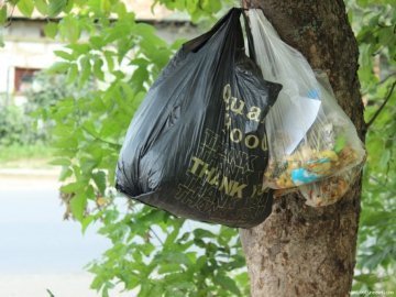 «Будете самі збирати», ‒ Романюк погрожує підлеглим через сміття на узбіччях