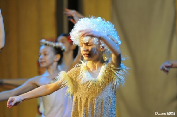 Різдвяний концерт у Луцьку: вальс, вірш і віншування