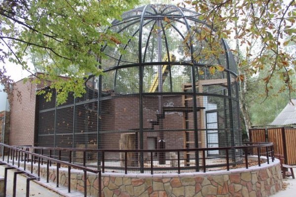 У Луцькому зоопарку наводять чистоту до відкриття. ФОТО