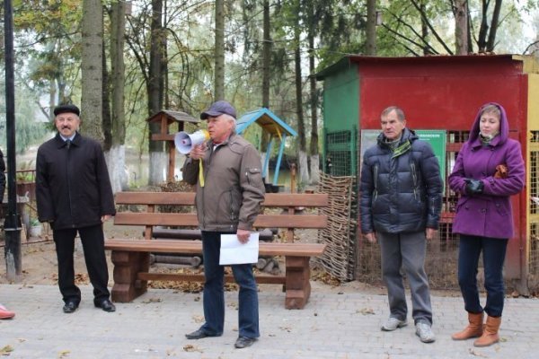 У Луцькому зоопарку наводять чистоту до відкриття. ФОТО