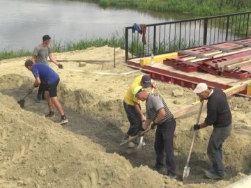 Тимчасовий міст на дорозі Львів-Луцьк планують завершити за кілька днів. ФОТО. ВІДЕО