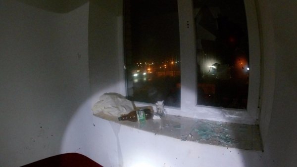 Лучанин через сварку з дівчиною залив кров’ю під’їзд