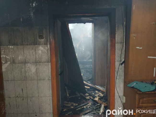 Опублікували фото згорілих квартир у масштабній пожежі у Рожищі