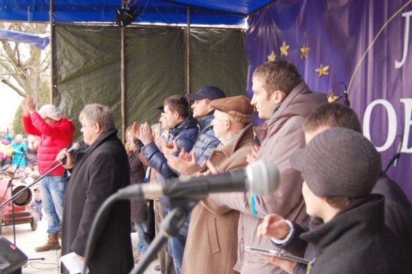 Народне віче у Луцьку. ФОТО. ВІДЕО