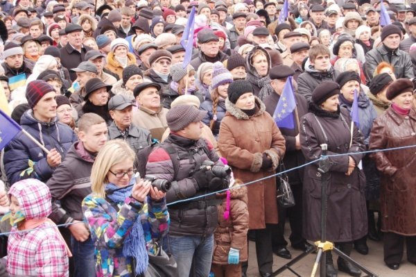 Народне віче у Луцьку. ФОТО. ВІДЕО