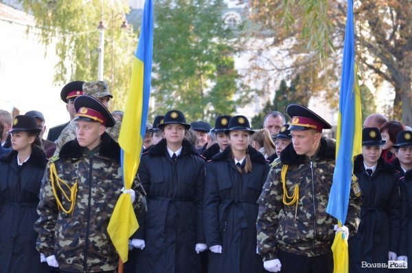 Сотні ліцеїстів склали присягу на головній площі Луцька. ФОТО