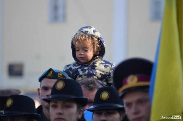 Сотні ліцеїстів склали присягу на головній площі Луцька. ФОТО